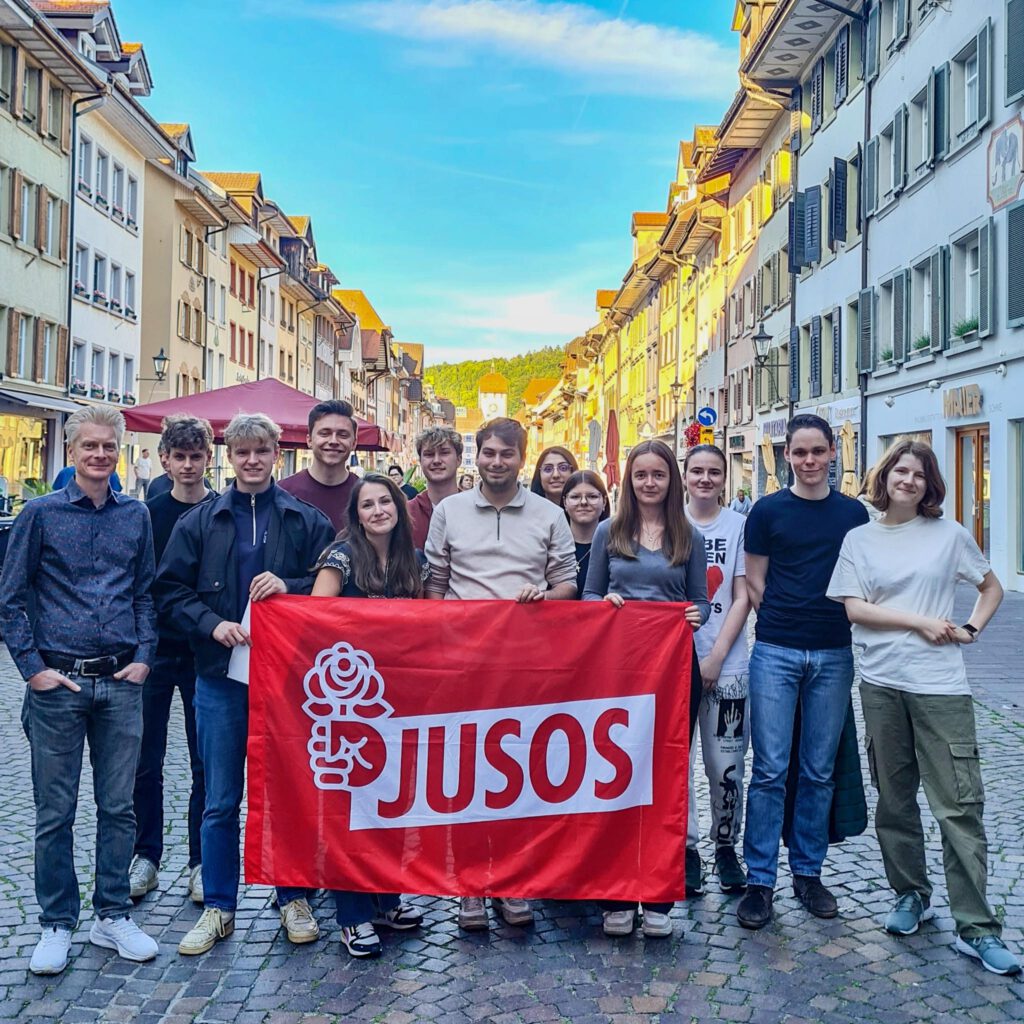 von Links: Peter Schallmayer, Paul Litzkendorf, Christian Litzkendorf, Gasan Gusejnov, Gulnara Malzner, Keanu Guth, Malik Tümkaya, Alina Tümkaya, Francesca Maenza, Madlin Pommerening, Lena Mohr, Jonathan König, Sophie Könnemund