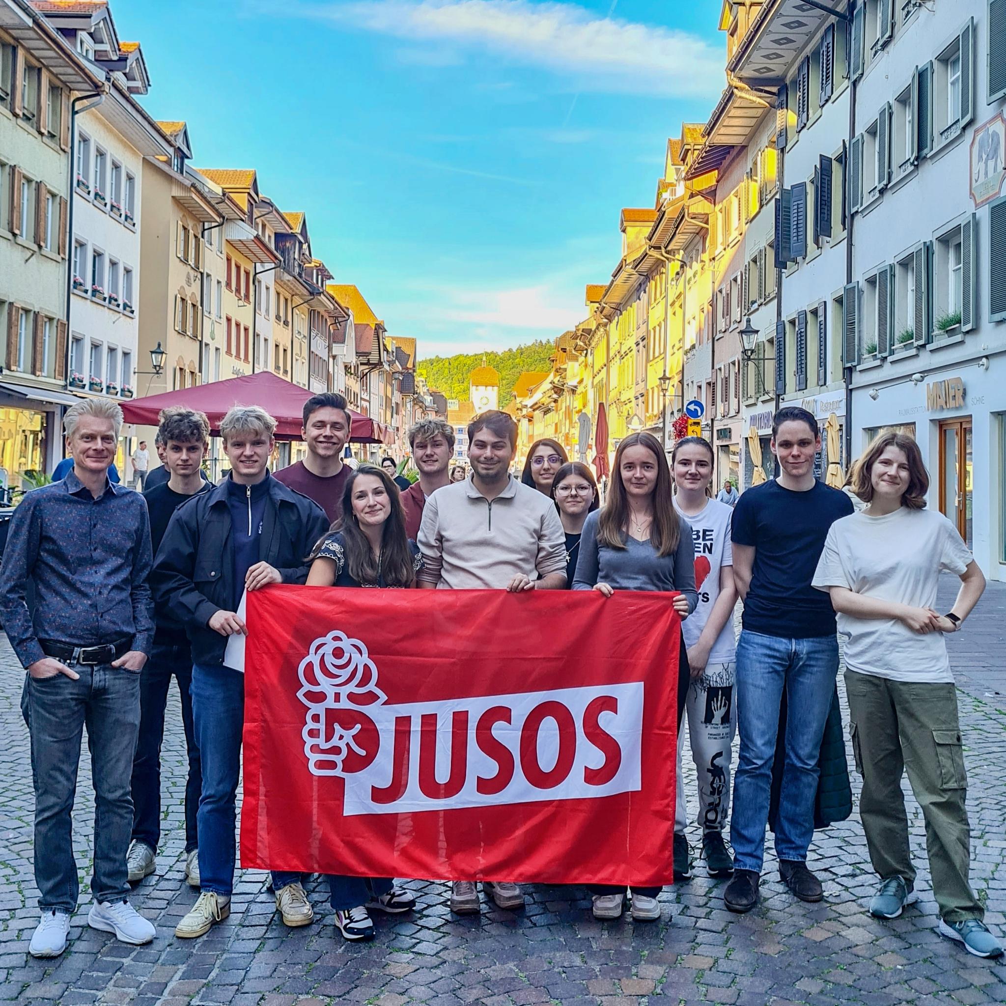 von Links: Peter Schallmayer, Paul Litzkendorf, Christian Litzkendorf, Gasan Gusejnov, Gulnara Malzner, Keanu Guth, Malik Tümkaya, Alina Tümkaya, Francesca Maenza, Madlin Pommerening, Lena Mohr, Jonathan König, Sophie Könnemund